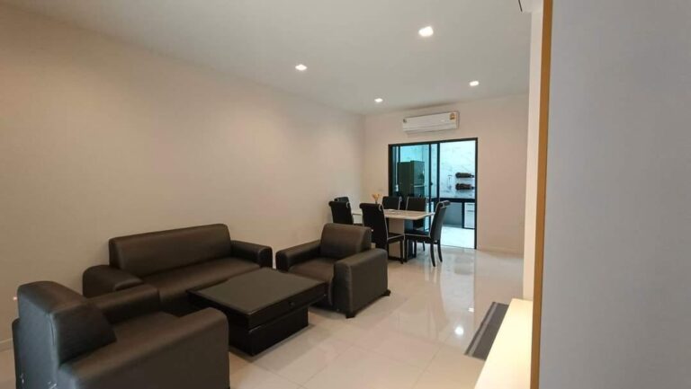 image-0568 EIGEN Pattanakarn Premium Townhome for Rent