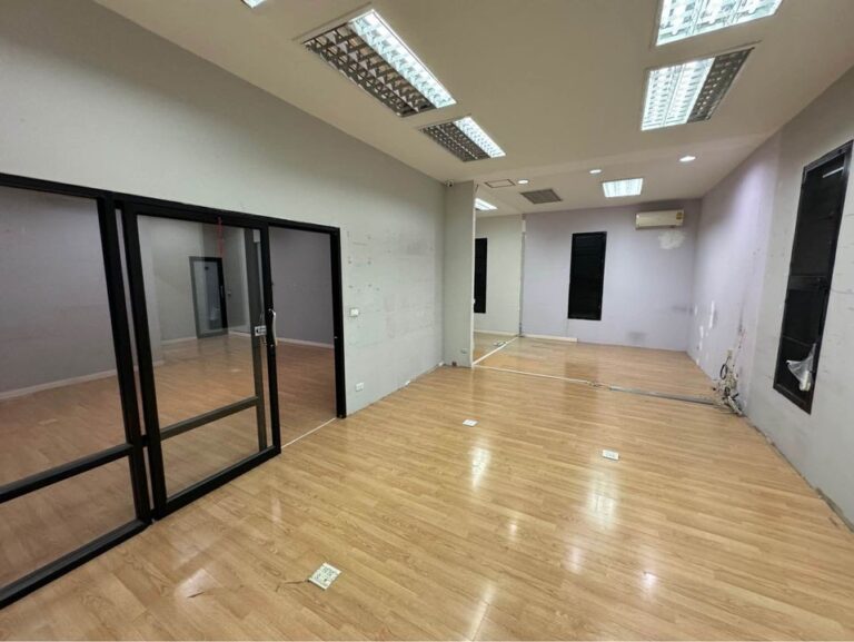 image-0741 Warehouse and Office in Punnawithi for Rent