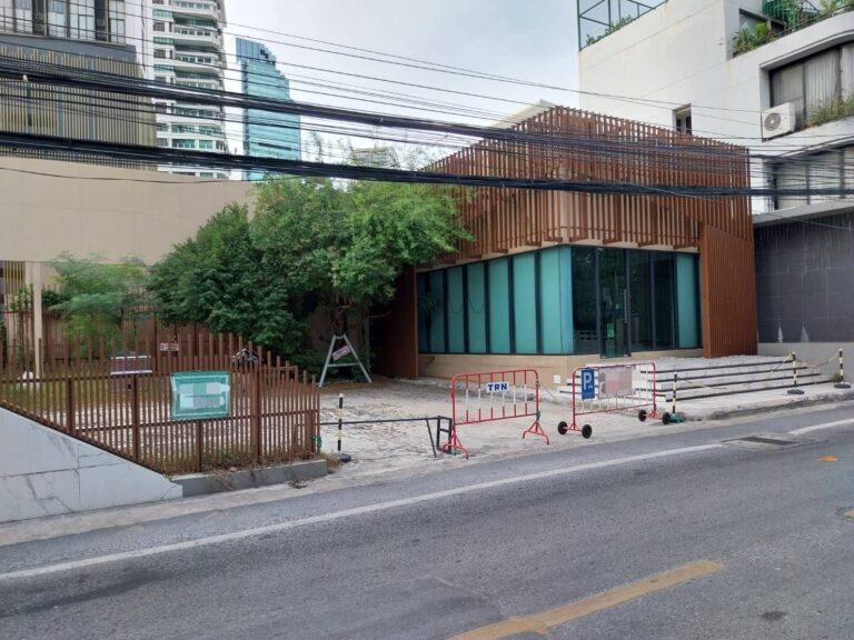 image-0814 Commecial/Retail Space in Sukhumvit 39 for Rent