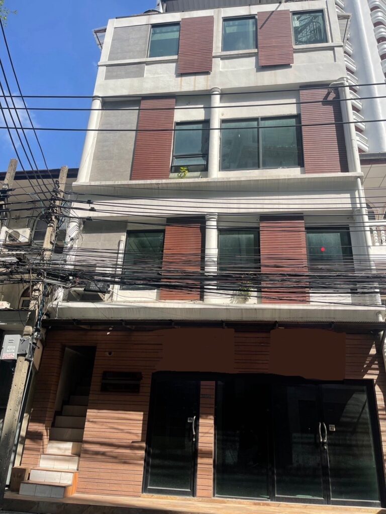 image-0822 Commercial Building in Sukhumvit 49 for Rent