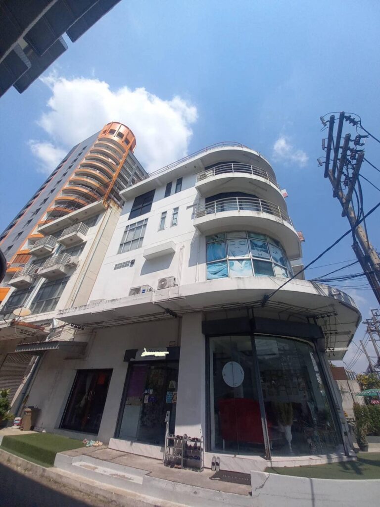 image-0847 Commercial building in Onnut for Rent