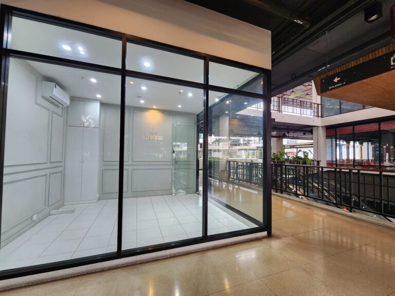 image-0846 Retail shop in Sathorn for Rent