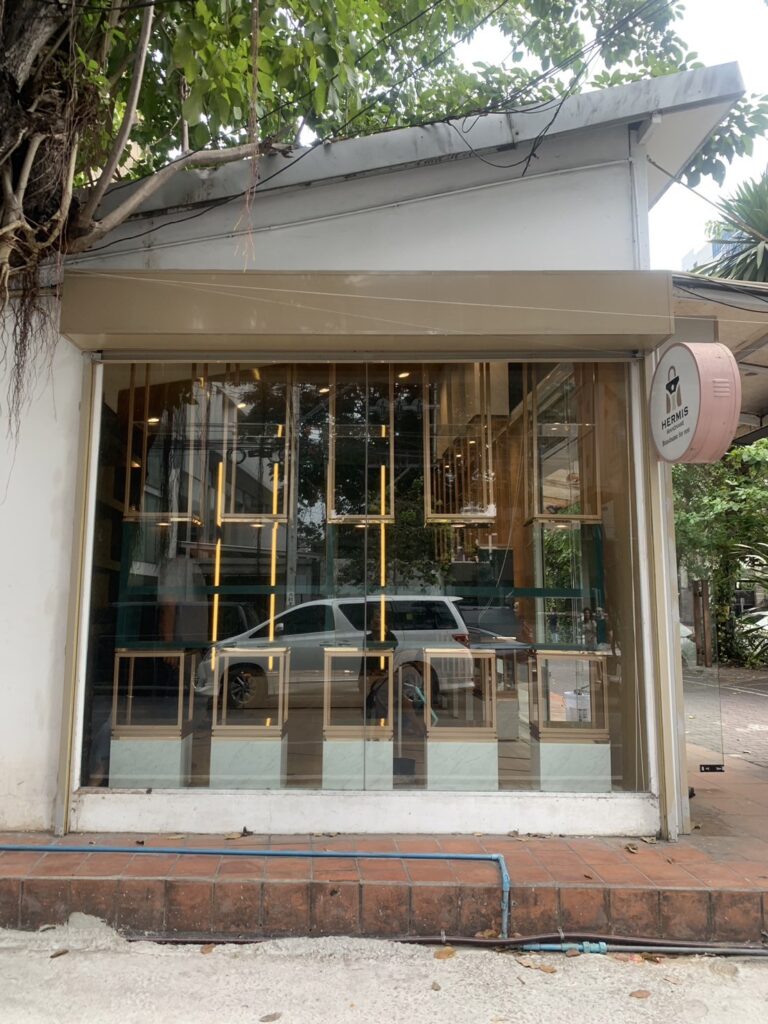 image-0824 Retail Shop in Ekkamai for Rent