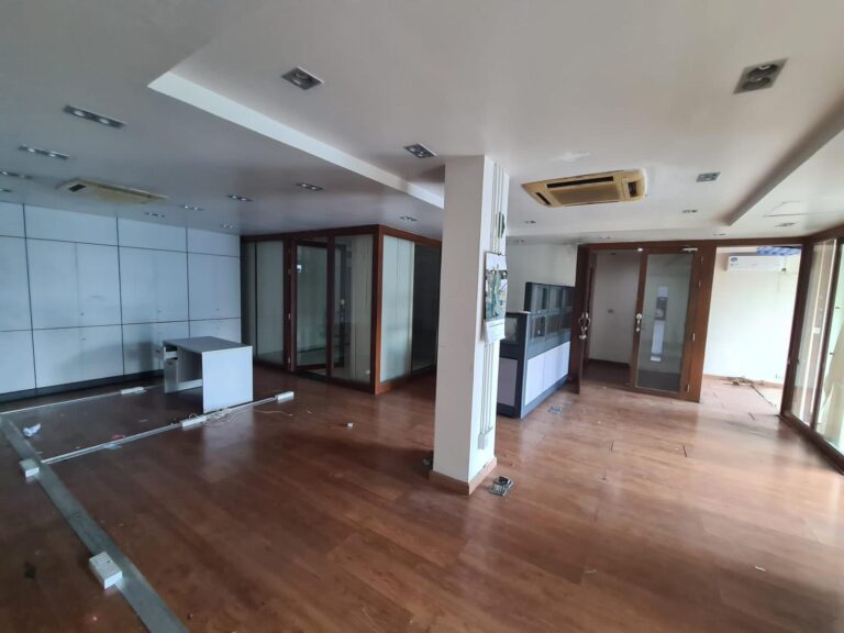 image-0871 Commercial Space in Sathorn for Rent