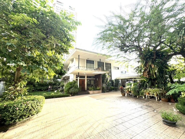 image-0935 House in Ekkamai 28 for Rent