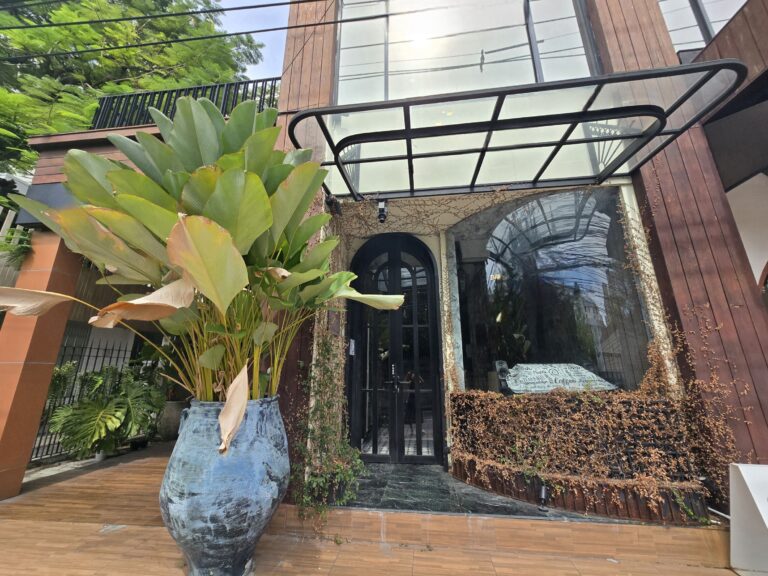 image-1011 Commercial Space on Sukhumvit 39 for Rent