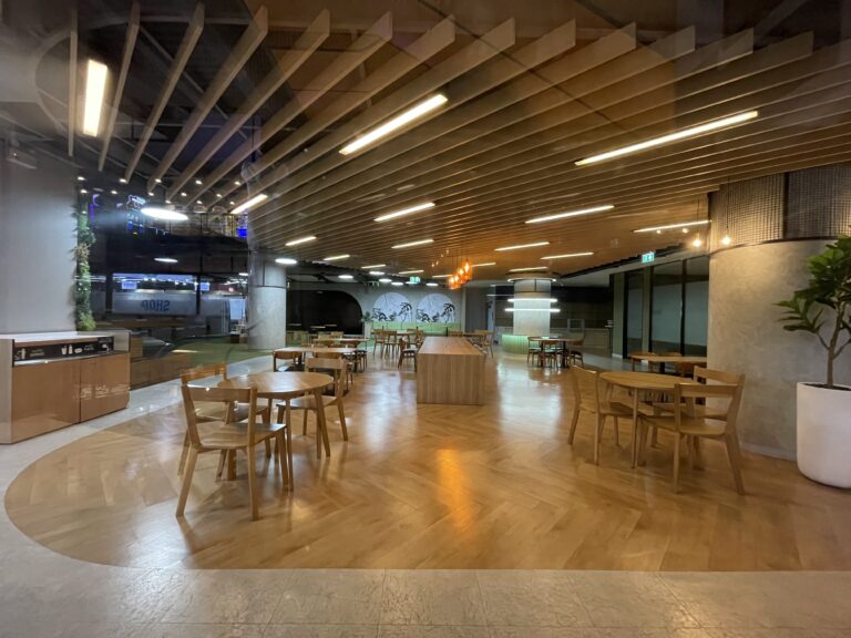 image-1107 Commercial Space on HuaiKhwang road for Rent