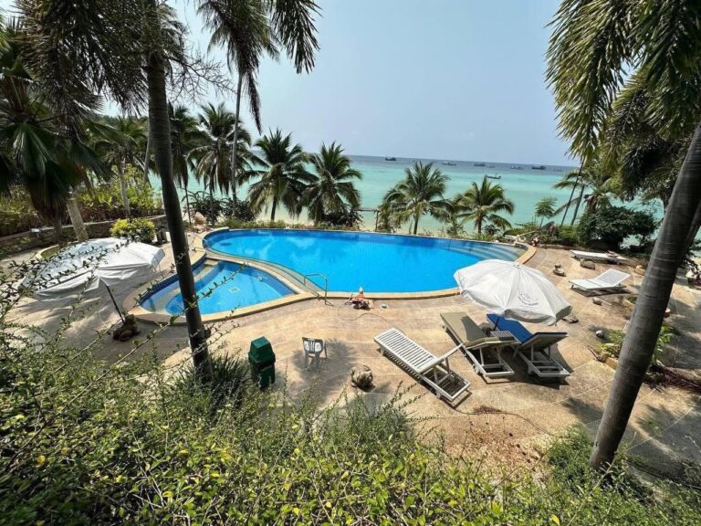 image-1130 Resort/Hotel on Tao Island for Sale