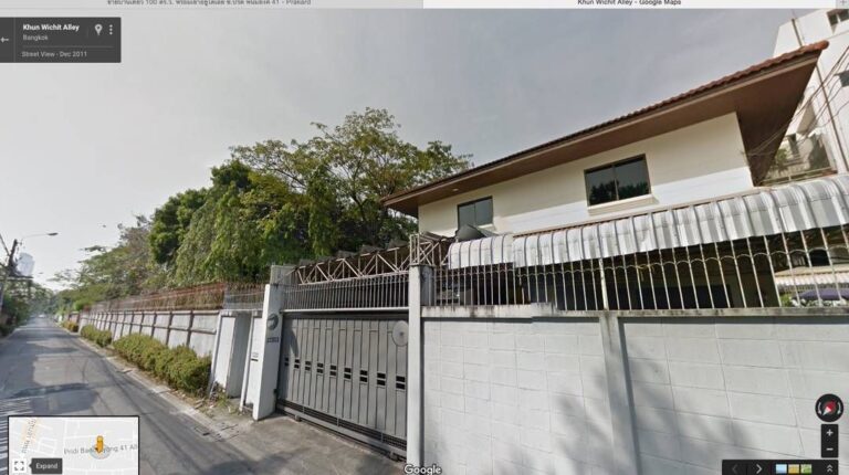 image-1160 Single House in Ekkamai for Rent