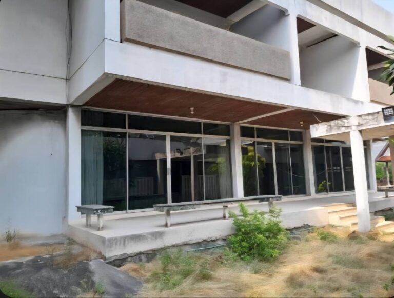 image-1230 House/Commercial with Pool for Rent
