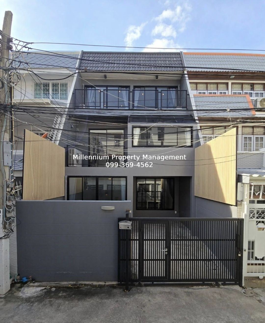 1298 Townhome in Ekkamai for Rent and Saleimage-