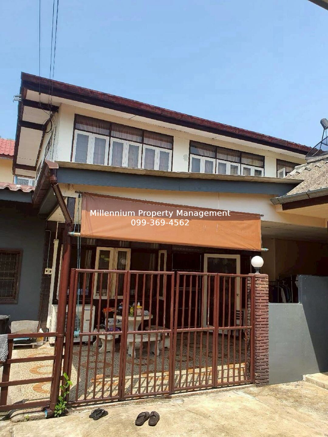 image-1657 Single House on Soi Phahonyothin 65 for Sale