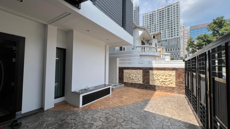 image-1658 Townhouse in Sukhumvit 26 for Rent