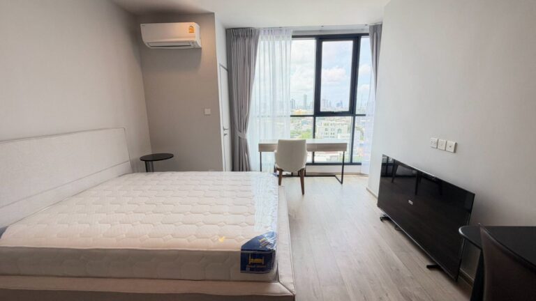 image-1821 THE CROWN Residences for Rent